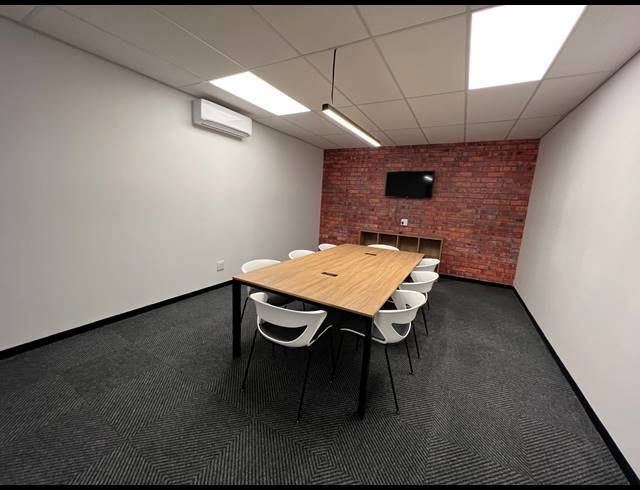 138M² OFFICE TO LET IN HYDE PARK